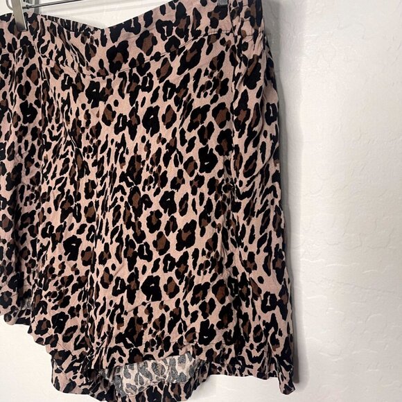 Torrid Animal Print Pocketed Loose Fitted Stretch Shorts 1 1X 14/16 #48 - Picture 2 of 4